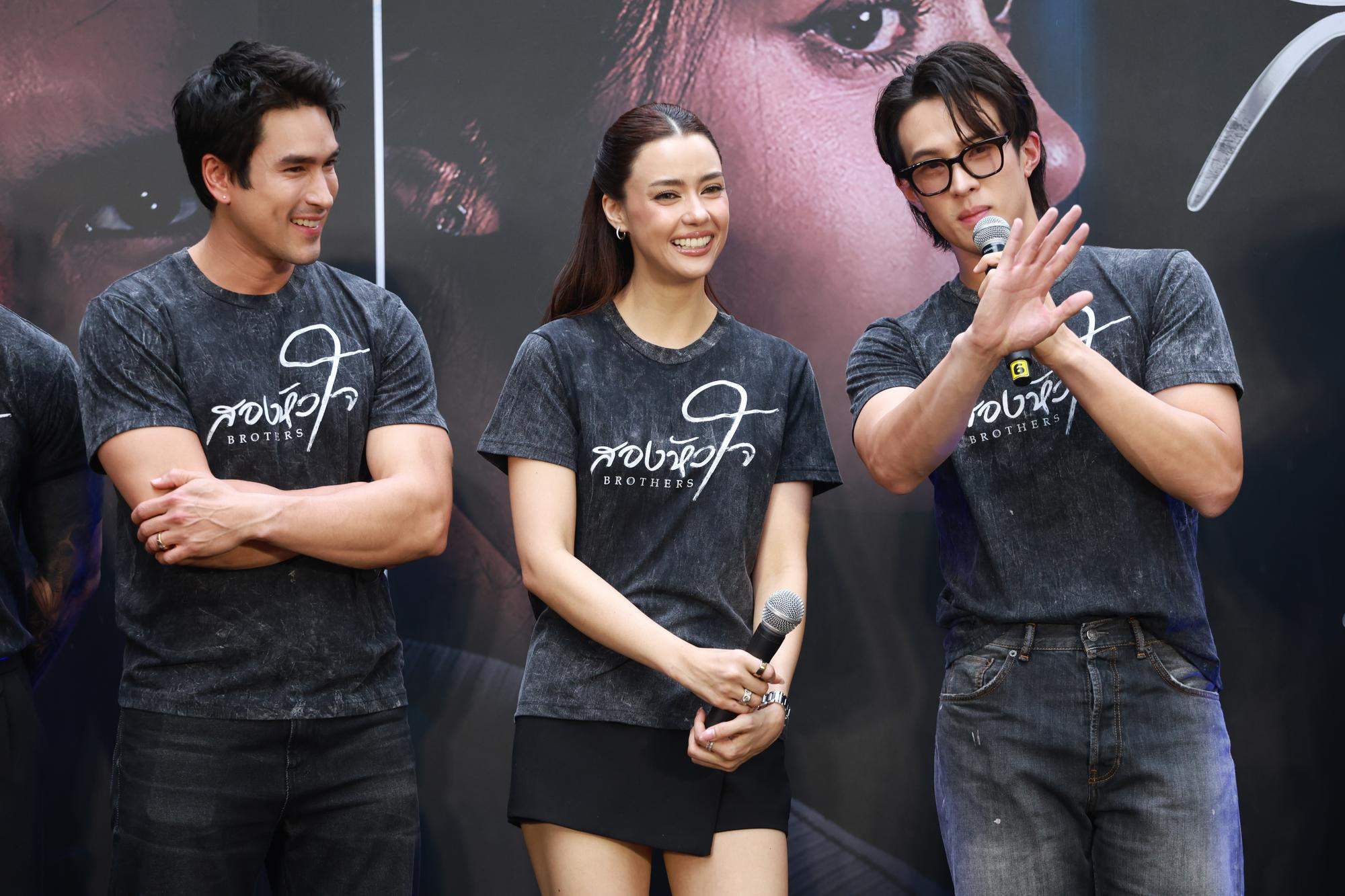 สองหัวใจ Street Fight ต่อยดีมีทอง 7 “ณเดชน์ - อแมนด้า - เจมส์ มาร์” แท็กทีมแฟนละครท้าฝนประลองหมัด! ในงาน “สองหัวใจ Street Fight ต่อยดีมีทอง”