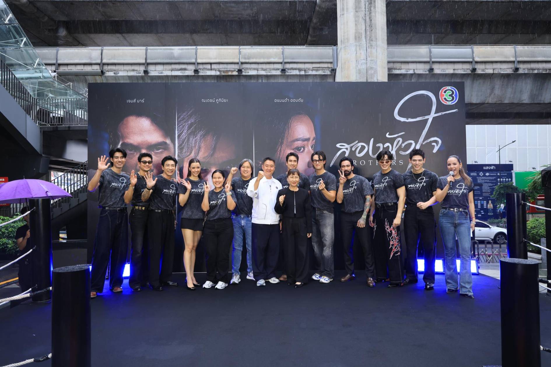สองหัวใจ Street Fight ต่อยดีมีทอง 8 “ณเดชน์ - อแมนด้า - เจมส์ มาร์” แท็กทีมแฟนละครท้าฝนประลองหมัด! ในงาน “สองหัวใจ Street Fight ต่อยดีมีทอง”