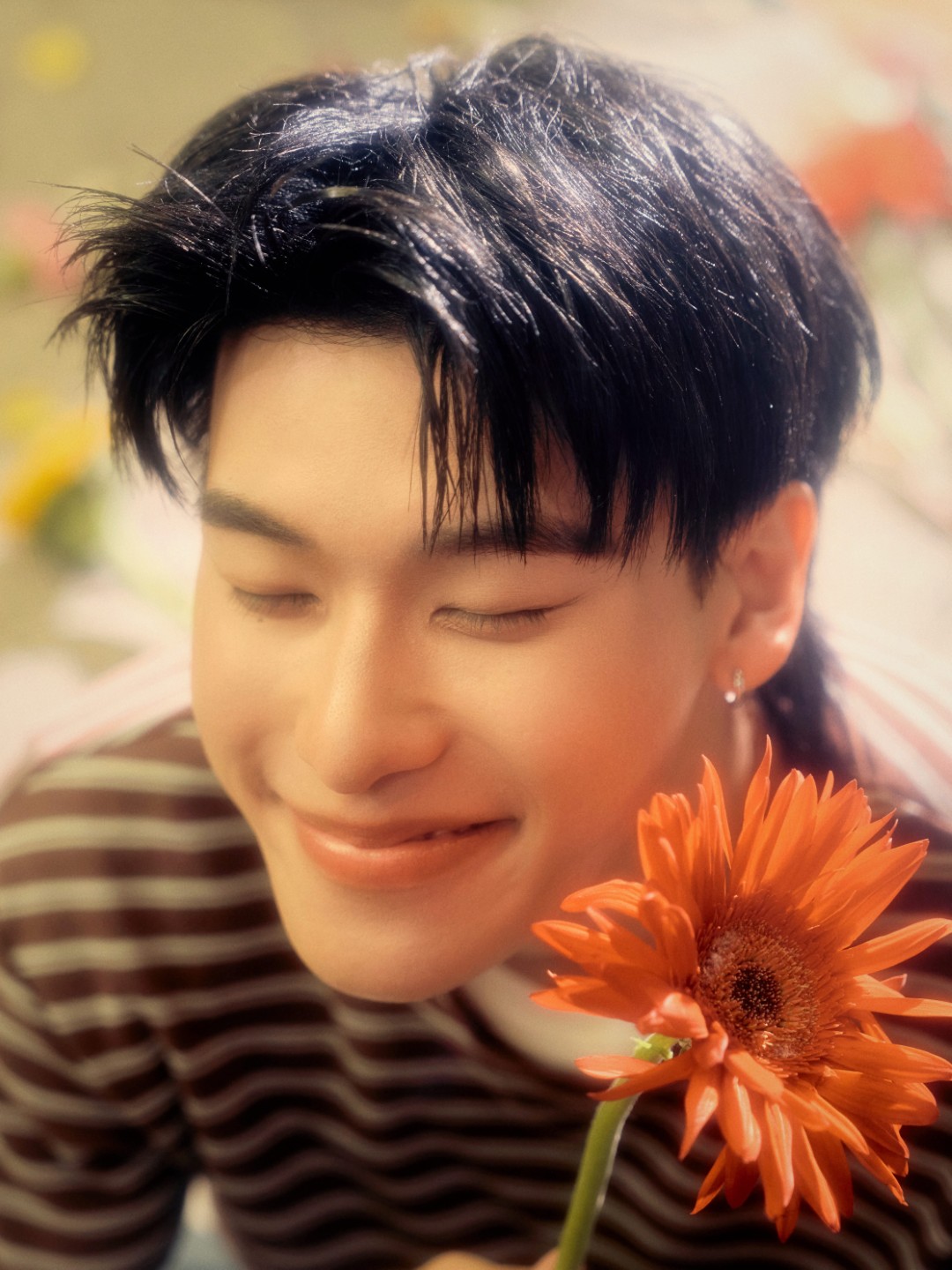 ออฟโรดไม่รู้จักชื่อดอกไม้MV 1 “ออฟโรด” เปิดโหมดบอกรัก ลงซิงเกิลใหม่!! “ฉันไม่รู้จักชื่อดอกไม้ (แต่จะหามาให้เธอ)”