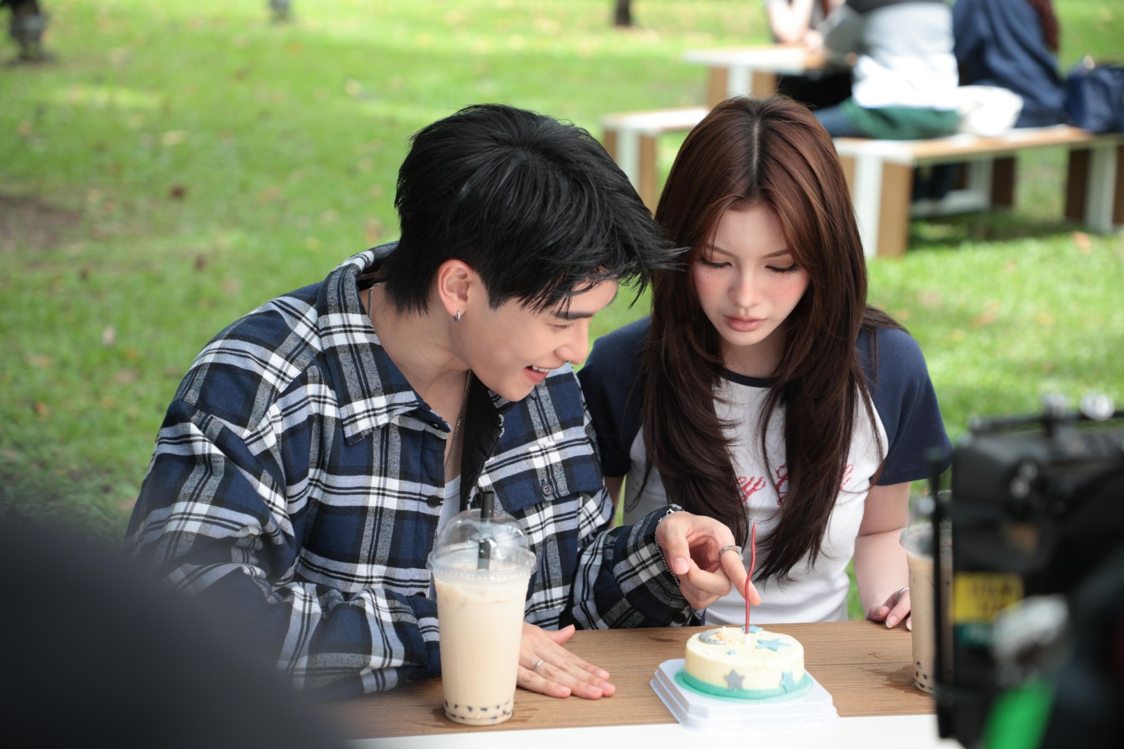 ออฟโรดไม่รู้จักชื่อดอกไม้MV 1 “ออฟโรด” เปิดโหมดบอกรัก ลงซิงเกิลใหม่!! “ฉันไม่รู้จักชื่อดอกไม้ (แต่จะหามาให้เธอ)”