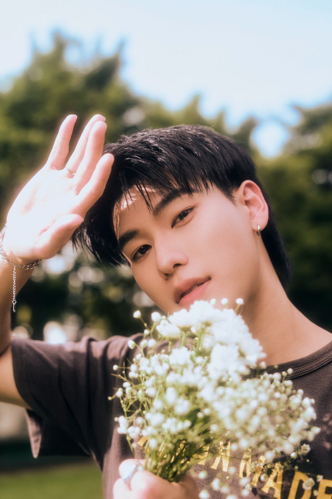 “ออฟโรด” เปิดโหมดบอกรัก ลงซิงเกิลใหม่!! “ฉันไม่รู้จักชื่อดอกไม้ (แต่จะหามาให้เธอ)” 1 ออฟโรดไม่รู้จักชื่อดอกไม้MV 2 “ออฟโรด” เปิดโหมดบอกรัก ลงซิงเกิลใหม่!! “ฉันไม่รู้จักชื่อดอกไม้ (แต่จะหามาให้เธอ)”