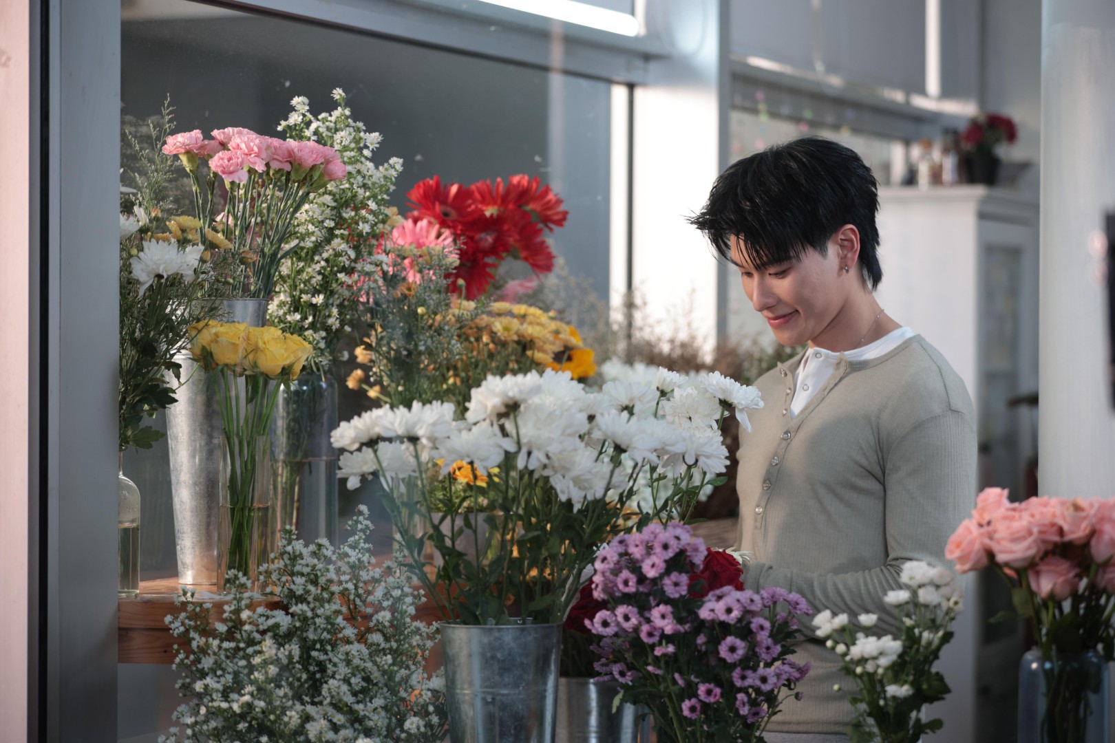 ออฟโรดไม่รู้จักชื่อดอกไม้MV 2 “ออฟโรด” เปิดโหมดบอกรัก ลงซิงเกิลใหม่!! “ฉันไม่รู้จักชื่อดอกไม้ (แต่จะหามาให้เธอ)”