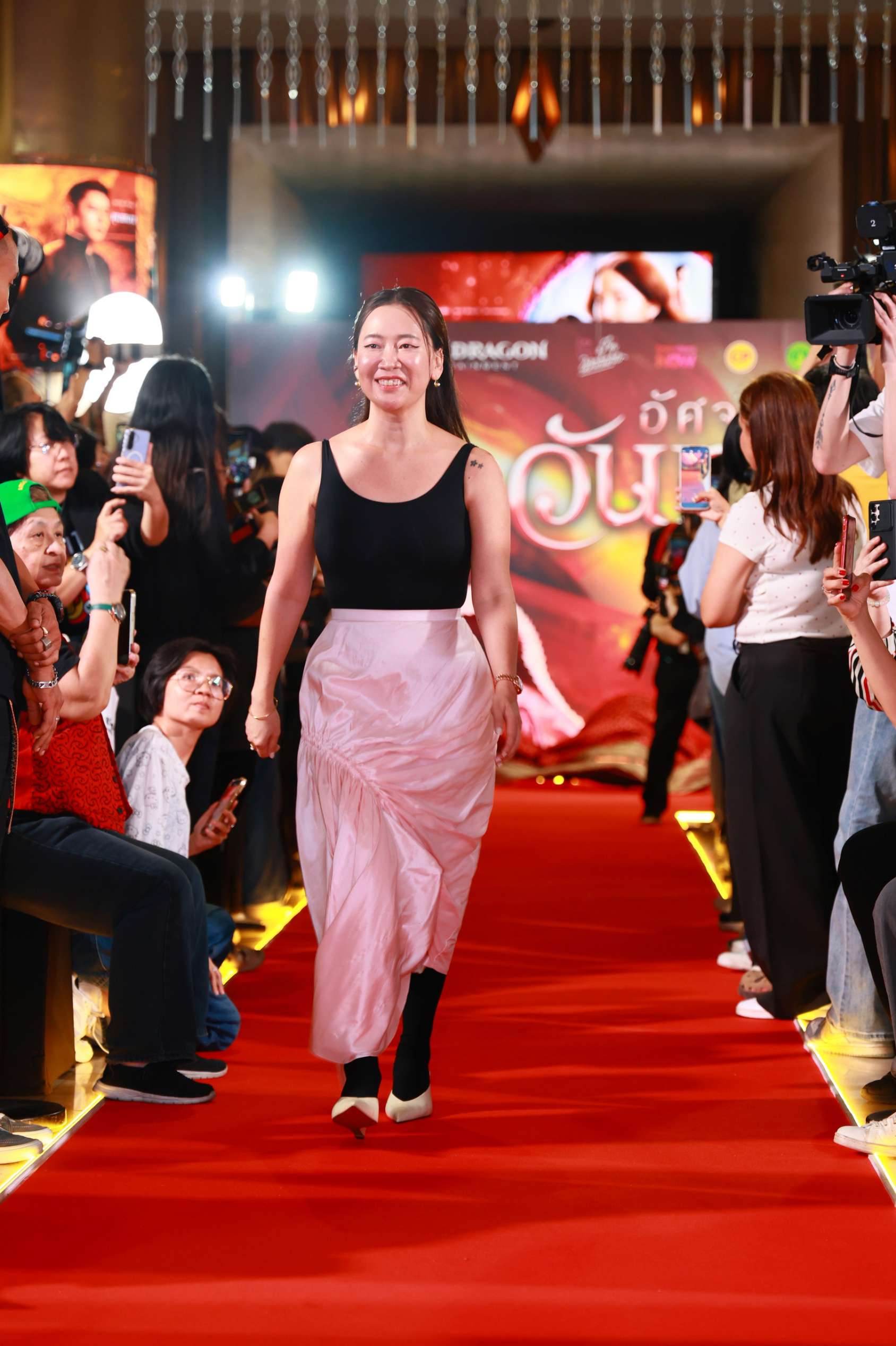 อัศจรรย์วันทอง Gala 6 อิ้งค์-หมาก-กลัฟ นำขบวนกระหึ่มรอบแรกของโลก ‘อัศจรรย์วันทอง’ เปิดตัวสุดยิ่งใหญ่