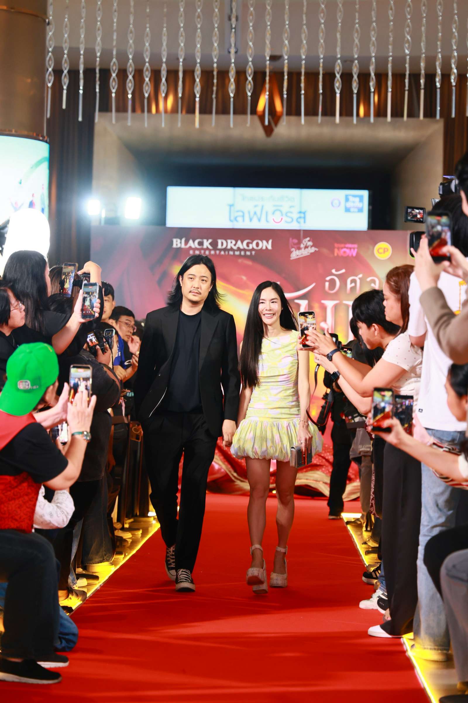 อัศจรรย์วันทอง Gala 9 อิ้งค์-หมาก-กลัฟ นำขบวนกระหึ่มรอบแรกของโลก ‘อัศจรรย์วันทอง’ เปิดตัวสุดยิ่งใหญ่