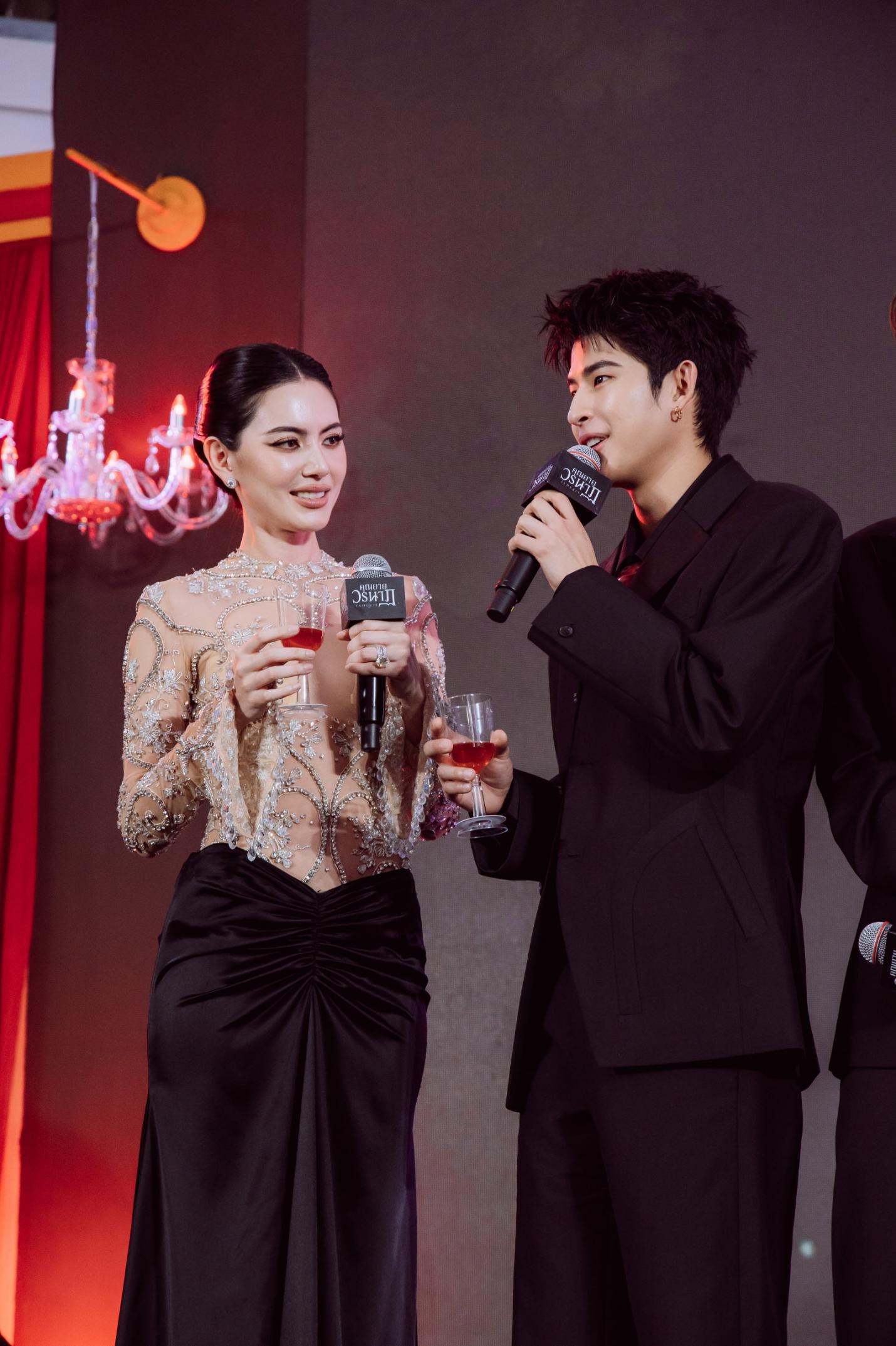 010 งานแถลงข่าวภาพยนตร์ ‘คุณยายวรนาฏ INHERIT GDH จัดใหญ่! “ใหม่ ดาวิกา” สวยสะพรึง นำทีมฉลองวันเกิด 800 ปี ‘คุณยายวรนาฏ’ (INHERIT) เตรียมคายตะขาบ 19 พ.ย.นี้