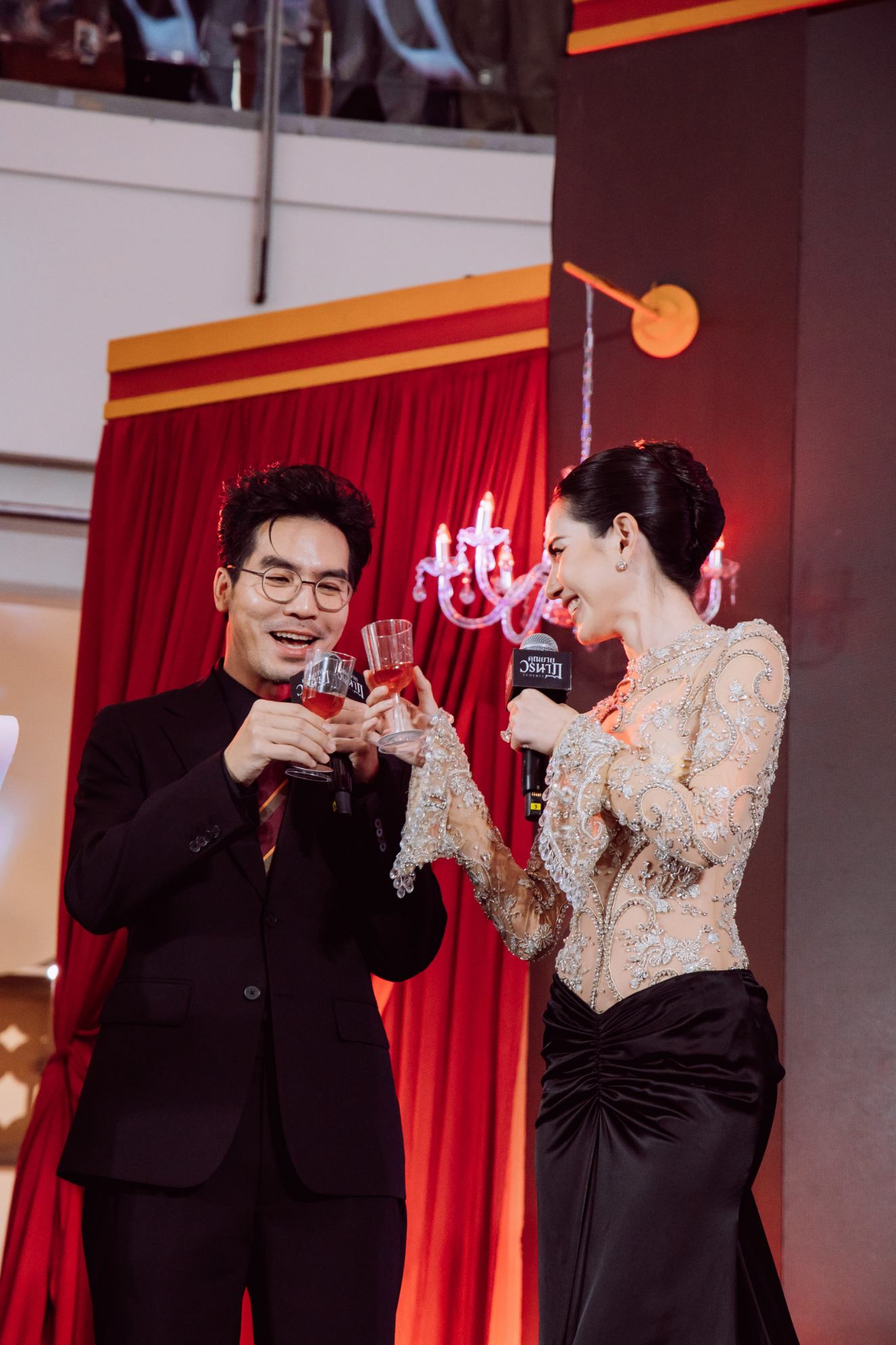 011 งานแถลงข่าวภาพยนตร์ ‘คุณยายวรนาฏ INHERIT GDH จัดใหญ่! “ใหม่ ดาวิกา” สวยสะพรึง นำทีมฉลองวันเกิด 800 ปี ‘คุณยายวรนาฏ’ (INHERIT) เตรียมคายตะขาบ 19 พ.ย.นี้