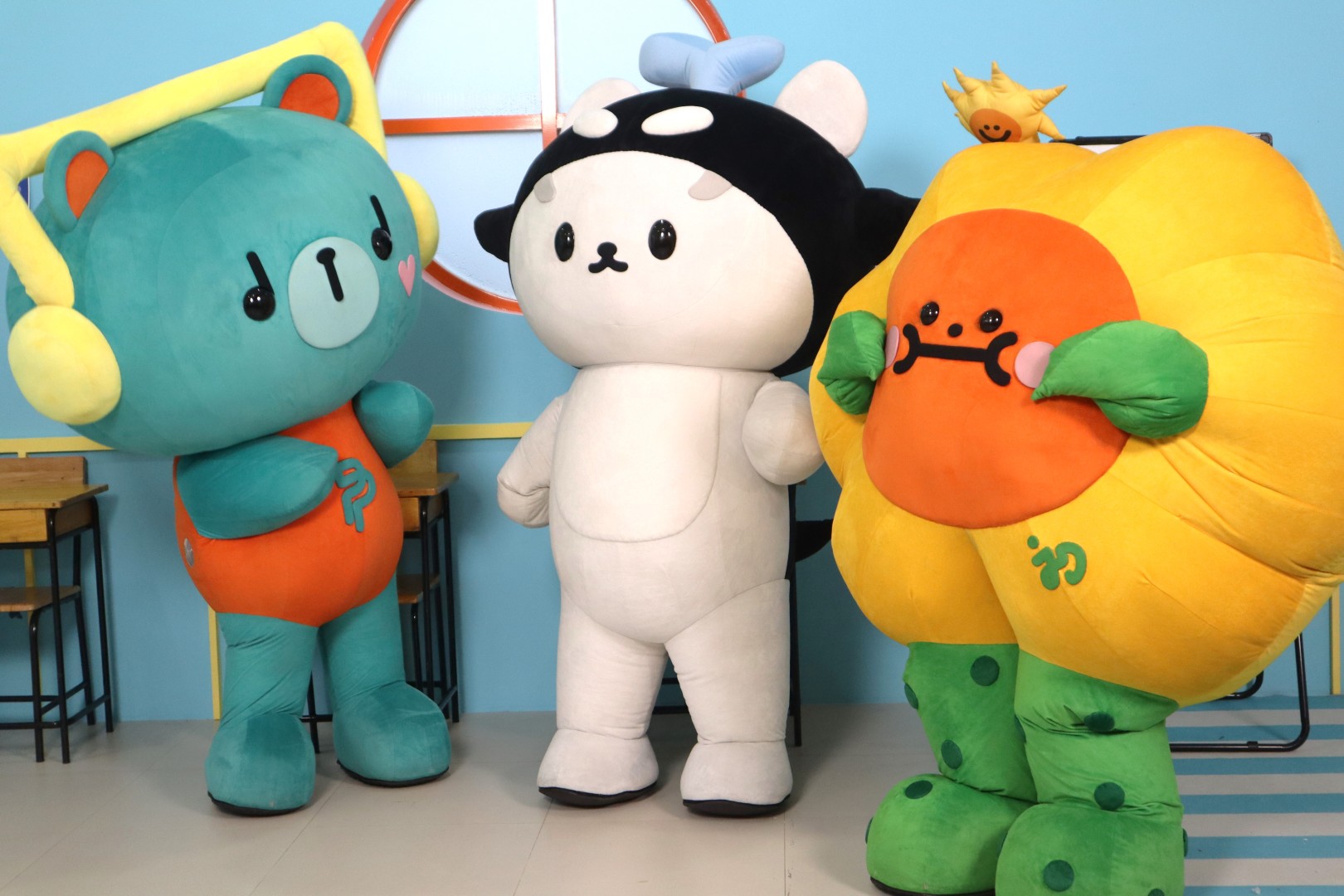 03. Club Fun Dee กับพี่หมอฟันตู  “ตู ต้นตะวัน” แท็กทีมแก๊ง GMMTV Fandom Characters สุดคิ้วท์ ชวนดูแลสุขภาพช่องปาก ในรายการ “CLUB FUN DEE กับพี่หมอฟันตู”
