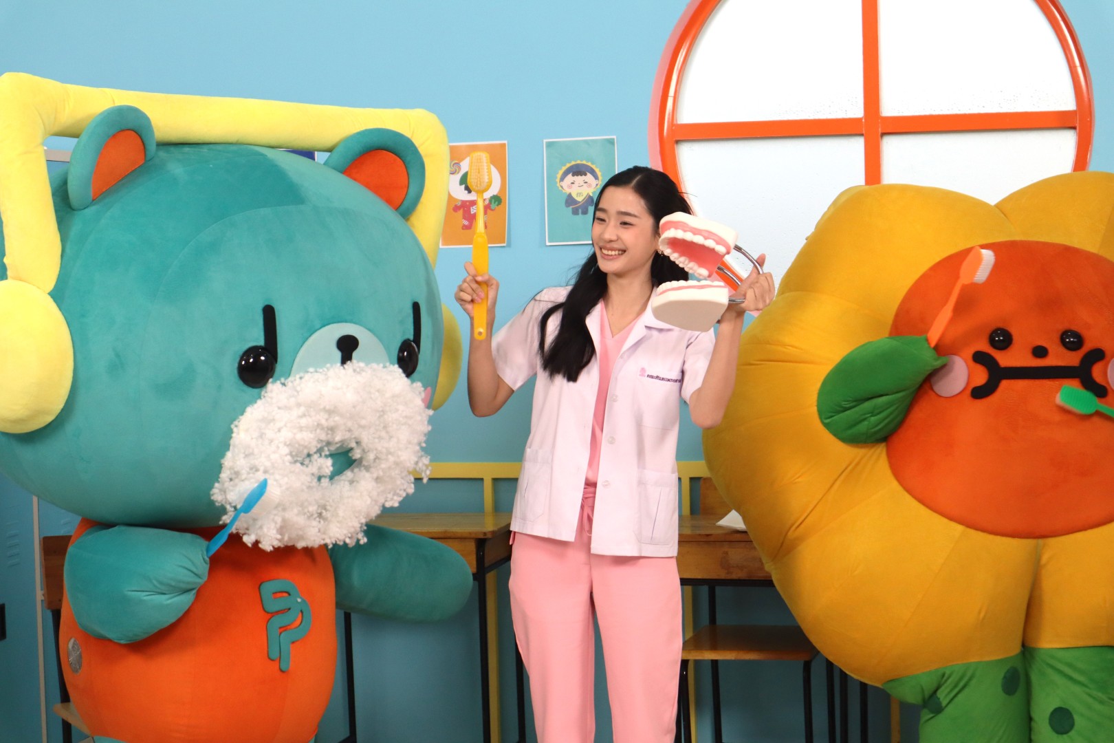 “ตู ต้นตะวัน” แท็กทีมแก๊ง GMMTV Fandom Characters สุดคิ้วท์ ชวนดูแลสุขภาพช่องปาก ในรายการ “CLUB FUN DEE กับพี่หมอฟันตู” 6 04. Club Fun Dee กับพี่หมอฟันตู “ตู ต้นตะวัน” แท็กทีมแก๊ง GMMTV Fandom Characters สุดคิ้วท์ ชวนดูแลสุขภาพช่องปาก ในรายการ “CLUB FUN DEE กับพี่หมอฟันตู”