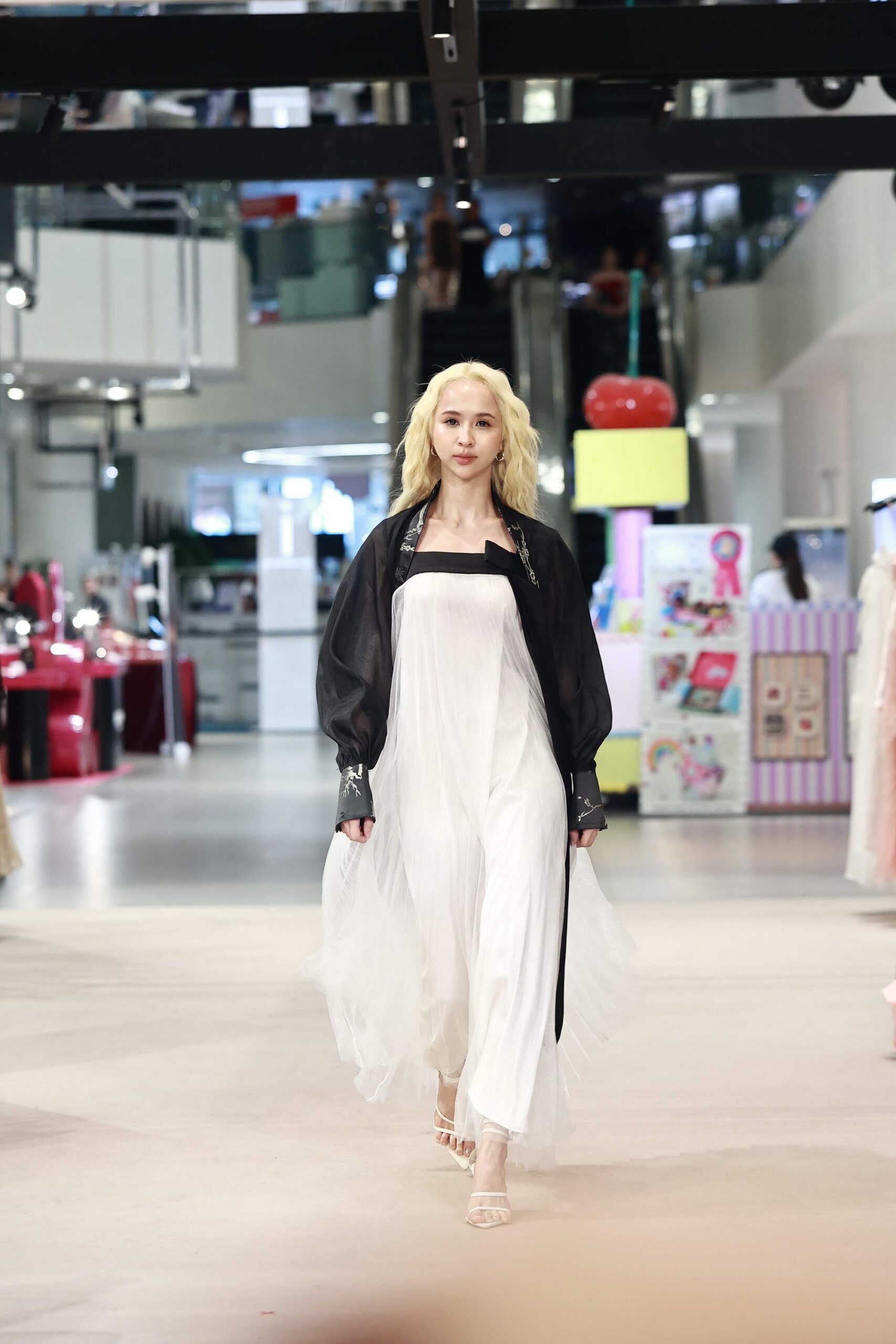 04.HOUSE OF AREN 4EVE scaled สยามดิสคัฟเวอรี่ เปิดรันเวย์ FASHION REVOLUTIONARY 2026