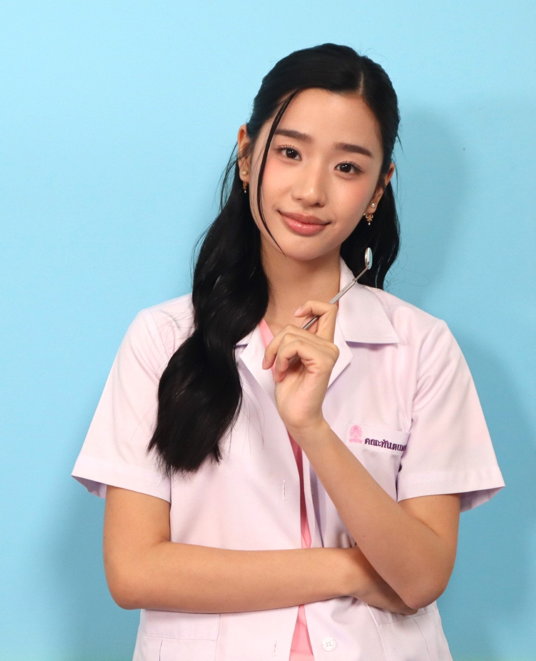 “ตู ต้นตะวัน” แท็กทีมแก๊ง GMMTV Fandom Characters สุดคิ้วท์ ชวนดูแลสุขภาพช่องปาก ในรายการ “CLUB FUN DEE กับพี่หมอฟันตู” 1 05. Club Fun Dee กับพี่หมอฟันตู “ตู ต้นตะวัน” แท็กทีมแก๊ง GMMTV Fandom Characters สุดคิ้วท์ ชวนดูแลสุขภาพช่องปาก ในรายการ “CLUB FUN DEE กับพี่หมอฟันตู”
