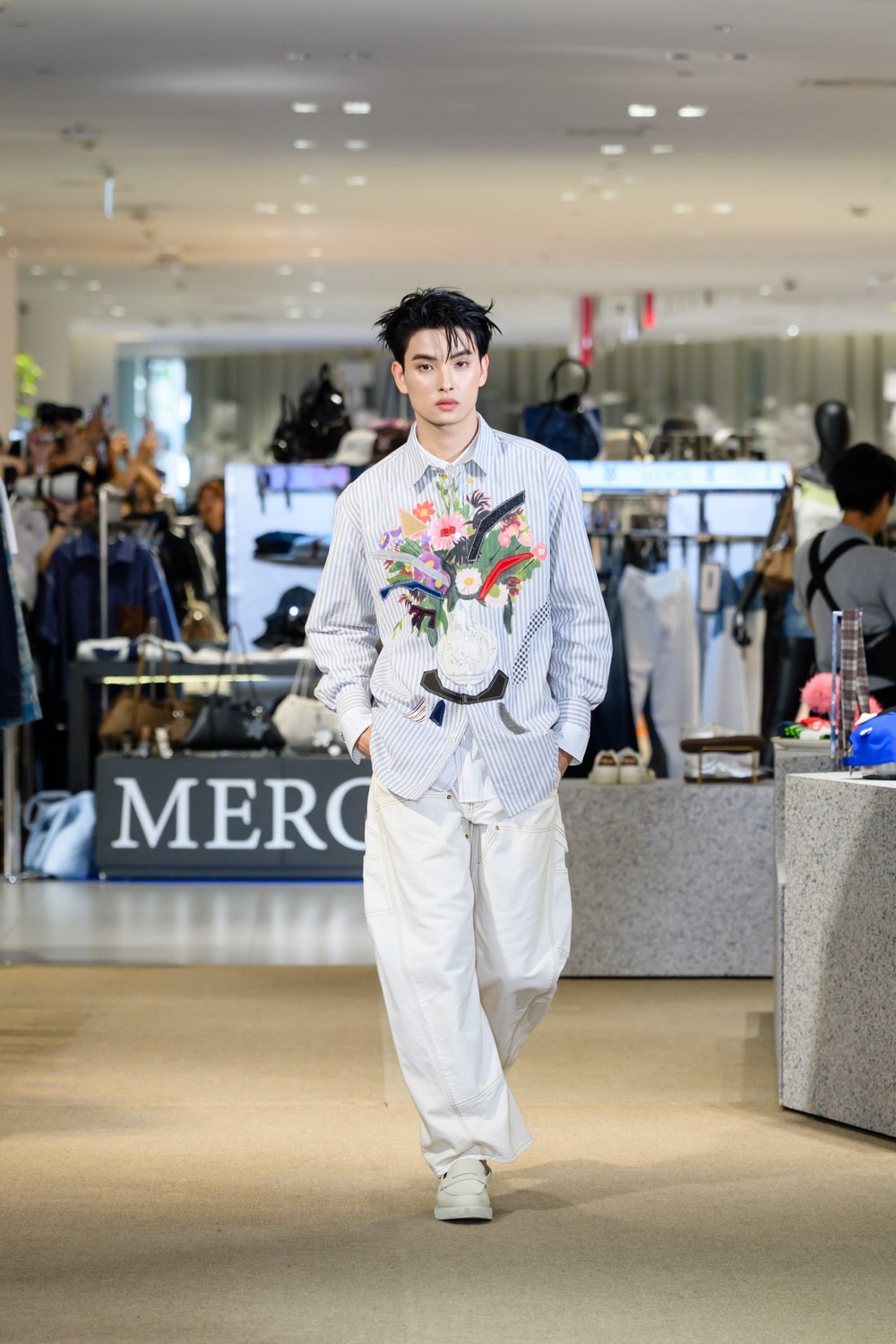 05.ขุนพล BUS สยามดิสคัฟเวอรี่ เปิดรันเวย์ FASHION REVOLUTIONARY 2026