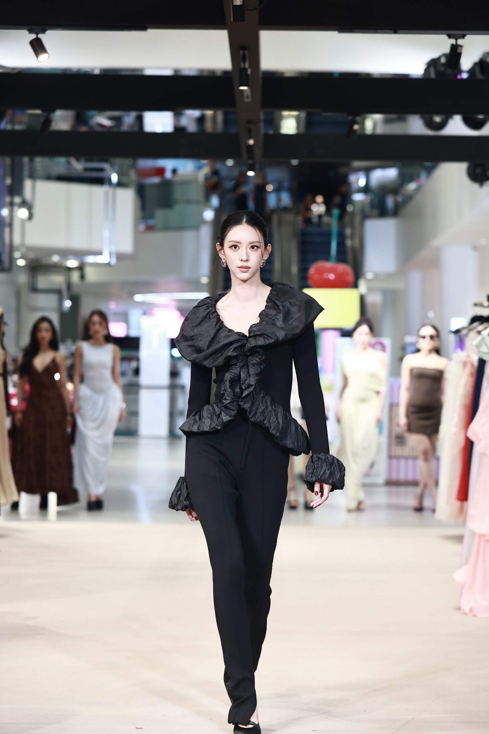 11.HOUSE OF AREN นินน่า scaled สยามดิสคัฟเวอรี่ เปิดรันเวย์ FASHION REVOLUTIONARY 2026