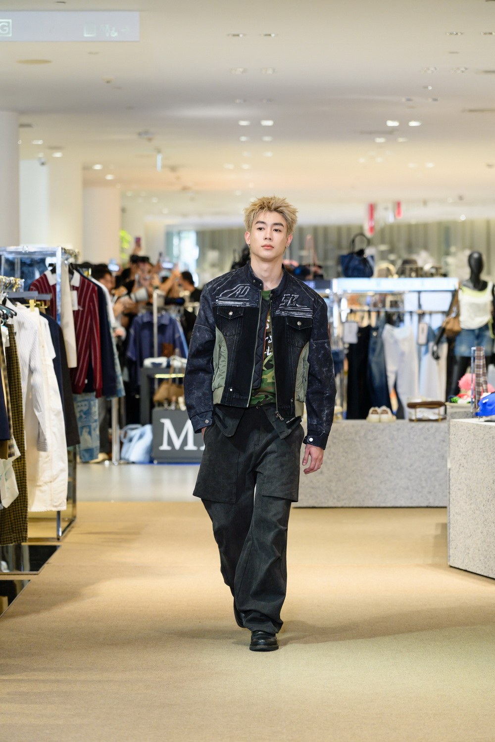 11.นิว ชยภัค สยามดิสคัฟเวอรี่ เปิดรันเวย์ FASHION REVOLUTIONARY 2026