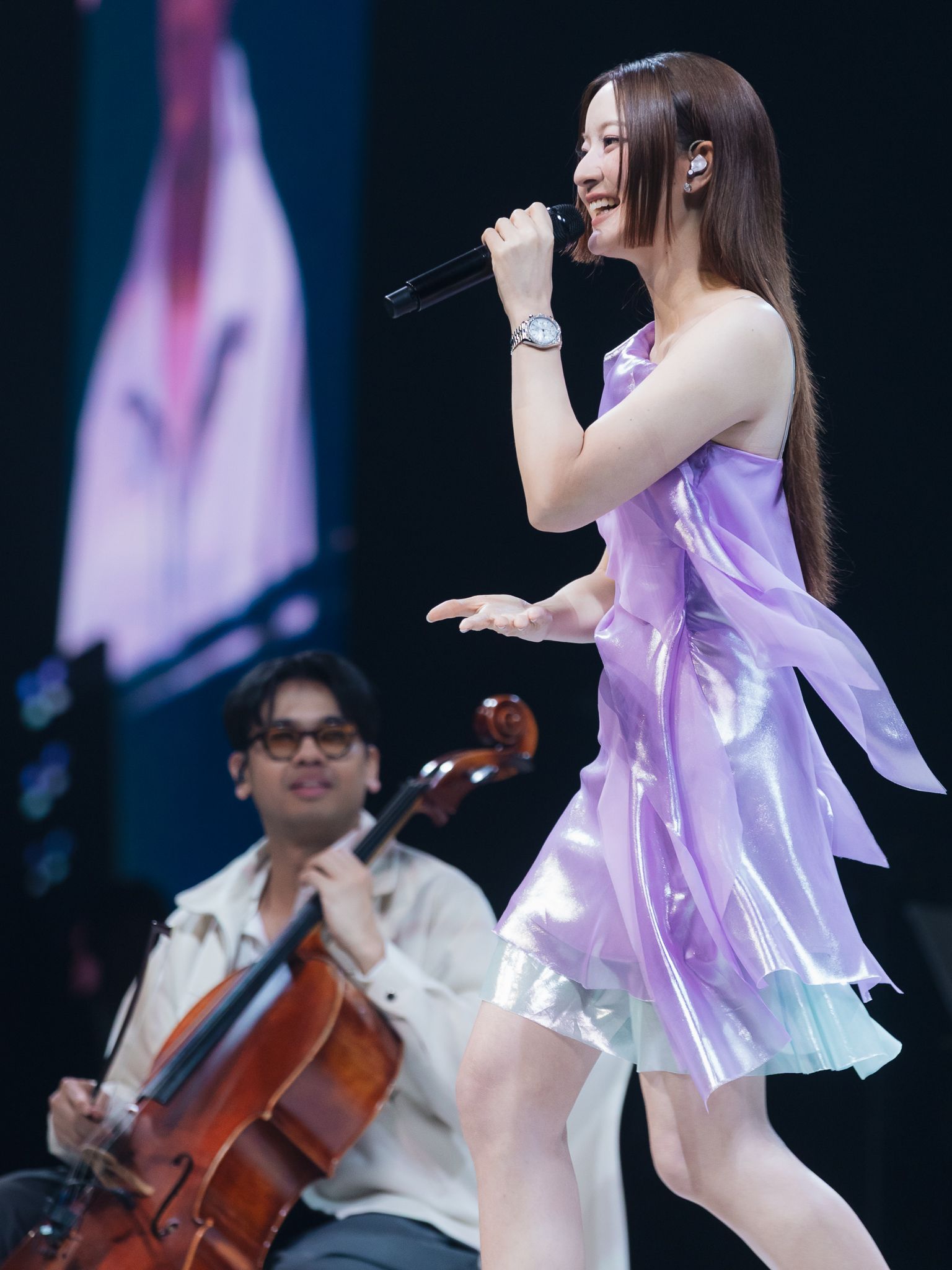 1791825200499 เปิดเบื้องหลังชุดคอนเสิร์ตของ ‘อิ้งค์-วรันธร’ จากแบรนด์ VICKTEERUT
