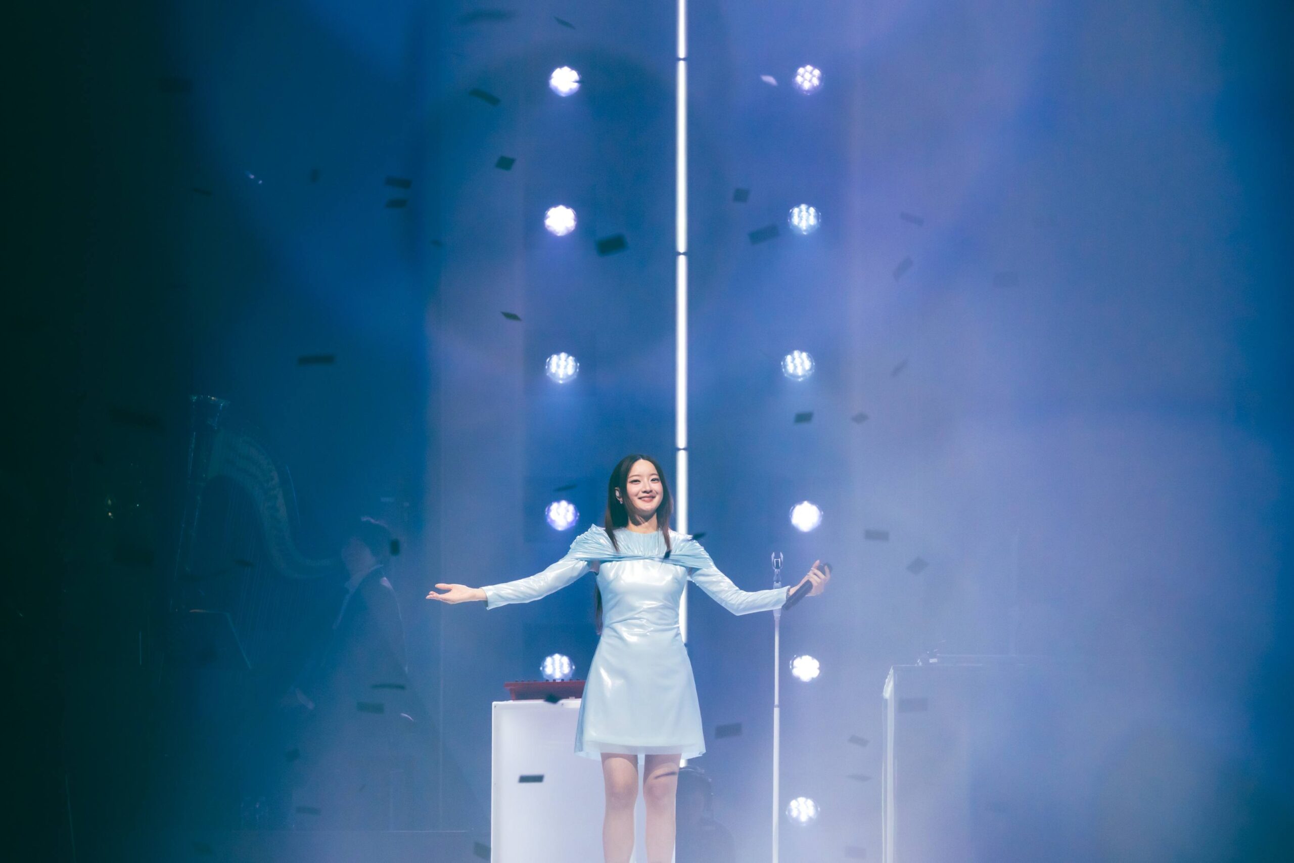 1791825204843 scaled เปิดเบื้องหลังชุดคอนเสิร์ตของ ‘อิ้งค์-วรันธร’ จากแบรนด์ VICKTEERUT