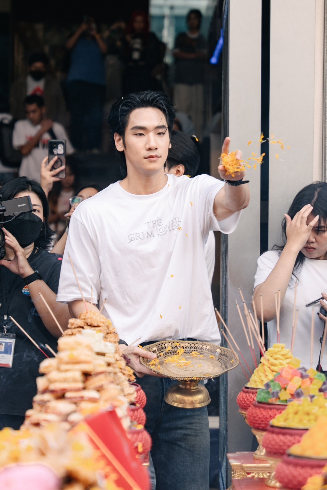 1793017494425 บวงสรวงแล้ว! “พูห์ - พาเวล” ชวนลุ้นรักต้องห้ามระหว่าง “มนุษย์” กับ “ยมทูต” ใน “THE GRIM LOVER” (รักลืมตาย)