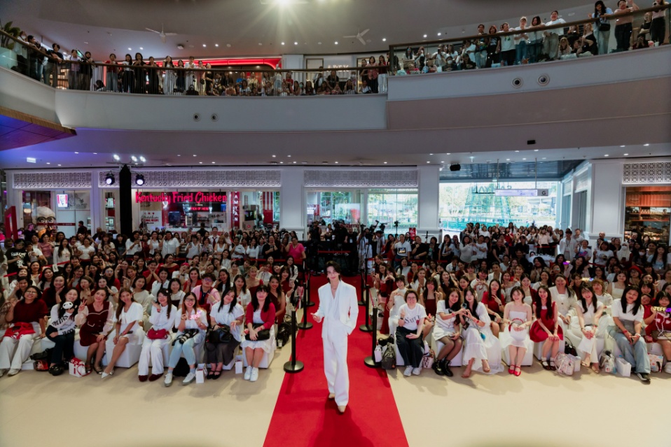 “Jeff Satur” Friends of Olay Thailand จัดเต็มโมเมนต์สุดพิเศษกับแฟนๆ ในงาน Fan Meet สุดเอ็กซ์คลูซีฟ “Olay x Jeff Satur ยกหน้าให้ Olay” 2 1793077512024 “Jeff Satur” Friends of Olay Thailand จัดเต็มโมเมนต์สุดพิเศษกับแฟนๆ ในงาน Fan Meet สุดเอ็กซ์คลูซีฟ “Olay x Jeff Satur ยกหน้าให้ Olay”