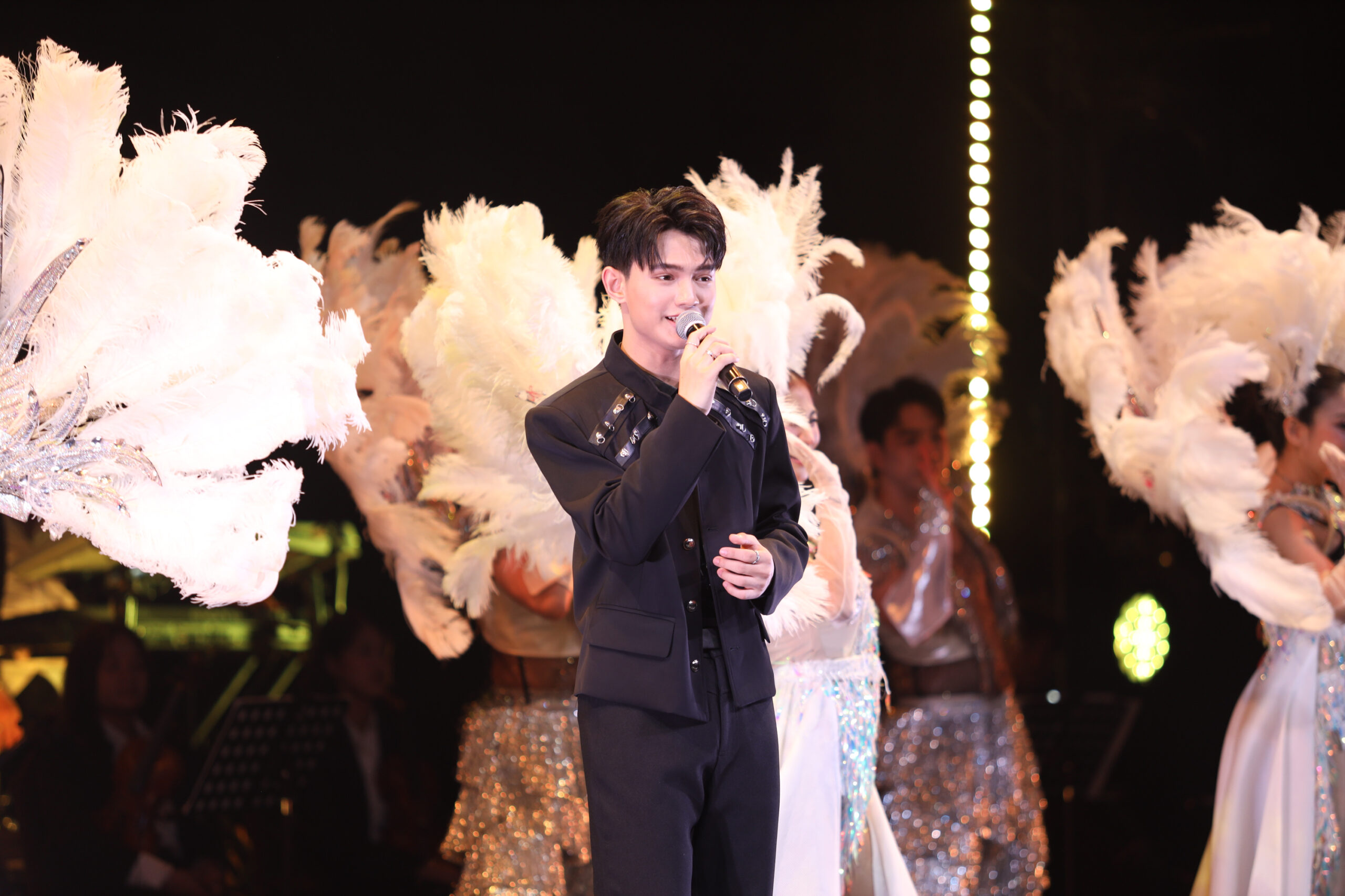 1793122686203 scaled “นุนิว–เติ้ล–เฟิร์สวัน” รวมพลังเสียงแห่งการให้ ส่งท้าย “SING INFINITY เพลงเพราะไม่รู้จบ” คอนเสิร์ตการกุศลเพื่อสภากาชาดไทย