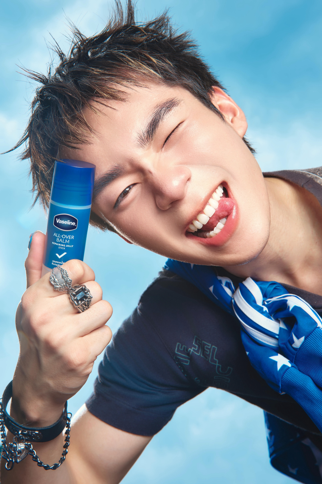 4 0 Vaseline® เปิดตัว “วาสลีนสติ๊ก” Beauty Essential ชิ้นใหม่ พร้อมชวน GELBOYS มา “Twist. Swipe. Go.” หมุน ปาด ให้ผิวพร้อมไปต่อ
