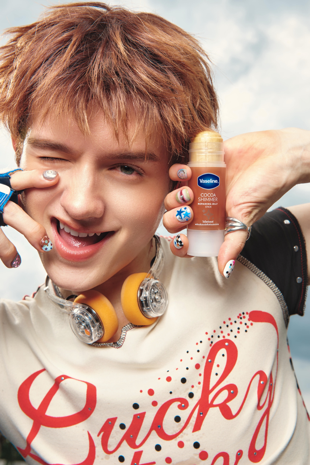 5 0 Vaseline® เปิดตัว “วาสลีนสติ๊ก” Beauty Essential ชิ้นใหม่ พร้อมชวน GELBOYS มา “Twist. Swipe. Go.” หมุน ปาด ให้ผิวพร้อมไปต่อ