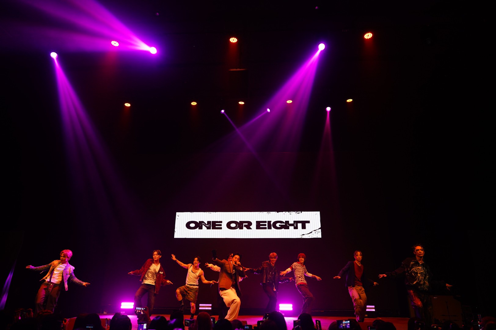 ALP03570 ONE OR EIGHT ขนทัพความมันส์บุก 3 เมืองใหญ่ สิงคโปร์ มะนิลา และกรุงเทพฯ