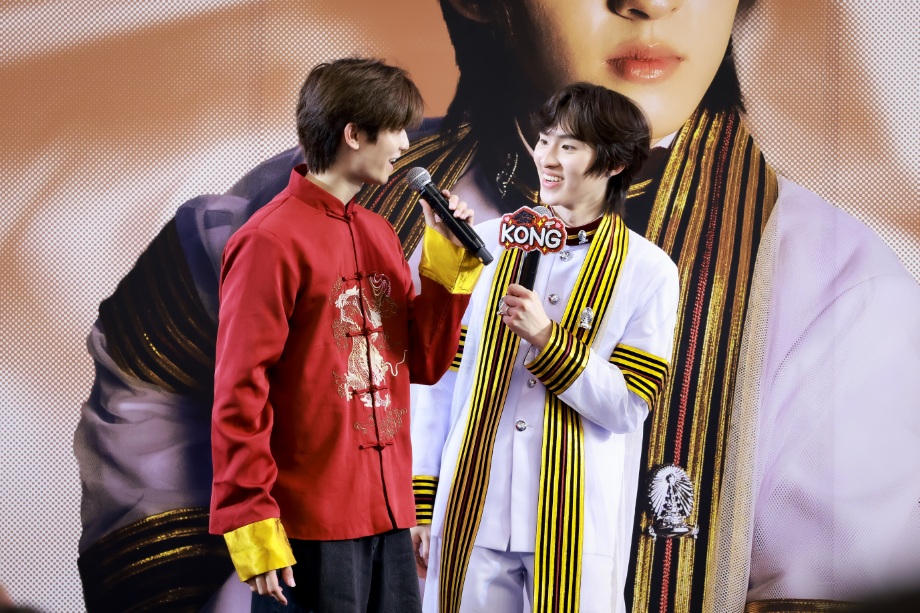 IMG 8963 ภาคภูมิใจ “ก้อง ก้องภพ” บัณฑิตวิศวะจุฬาฯ โทมัส พร้อมแฟนคลับกว่า 1,500 คน ร่วมยินดี