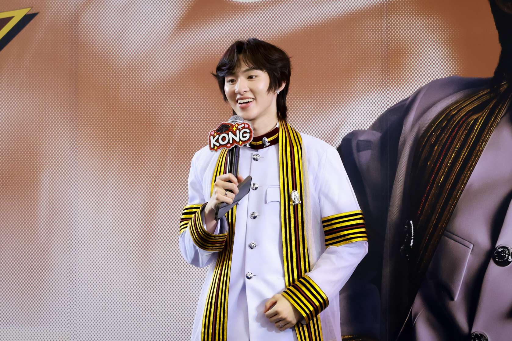 IMG 8984 ภาคภูมิใจ “ก้อง ก้องภพ” บัณฑิตวิศวะจุฬาฯ โทมัส พร้อมแฟนคลับกว่า 1,500 คน ร่วมยินดี