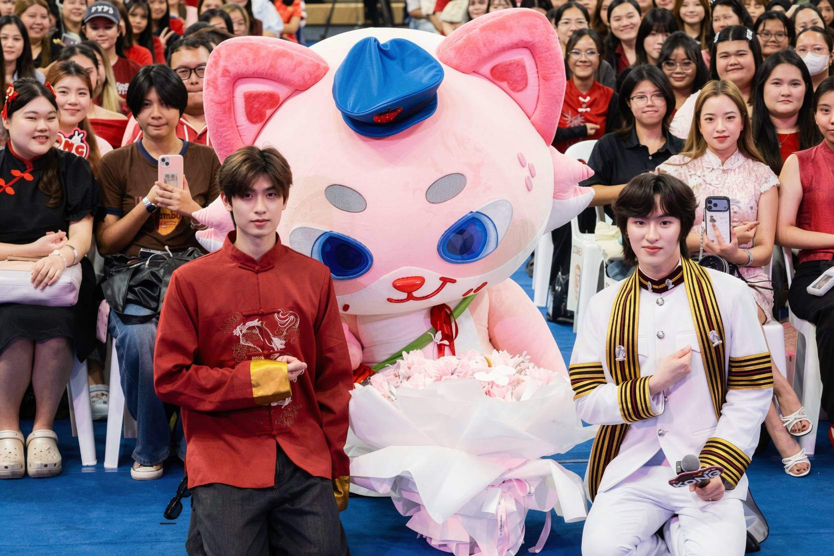 IMG 9018 ภาคภูมิใจ “ก้อง ก้องภพ” บัณฑิตวิศวะจุฬาฯ โทมัส พร้อมแฟนคลับกว่า 1,500 คน ร่วมยินดี