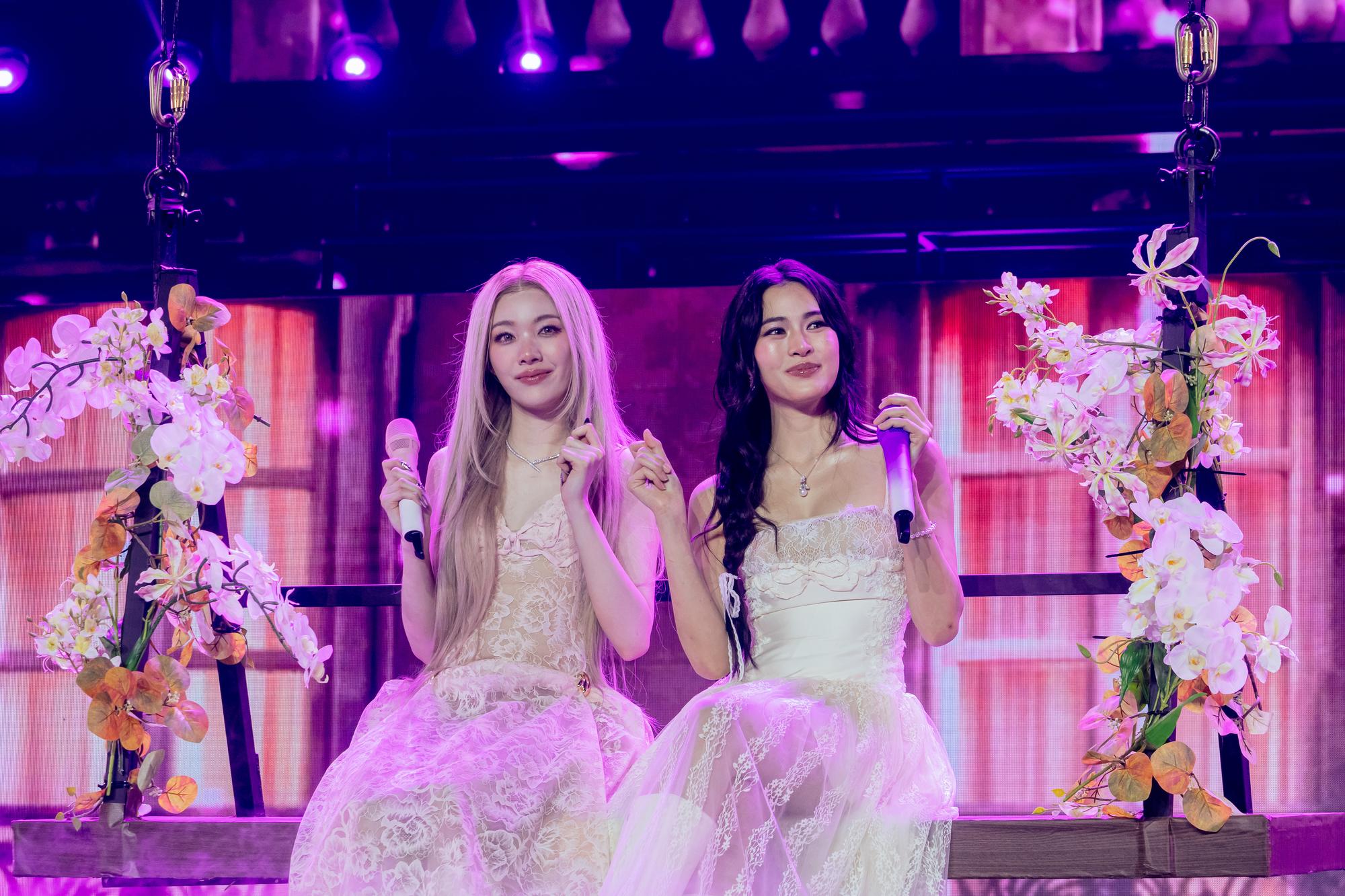 LingOrm F 20.1 0 “หลิง-ออม” หลั่งน้ำตาแห่งความสุข! ปิดฉากคอนเสิร์ตใหญ่ครั้งแรก “LINGORM THE WORLD BETWEEN US CONCERT”