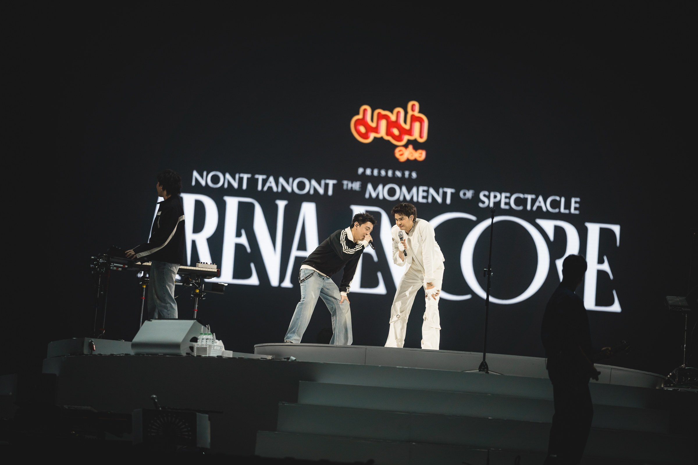 Nont Tanon Arena Encore 19 รวบภาพบรรยากาศคอนเสิร์ต "NONT TANONT : ARENA ENCORE" พร้อมประกาศ EP.04 ปีหน้าบุก “สนามราชมังฯ”