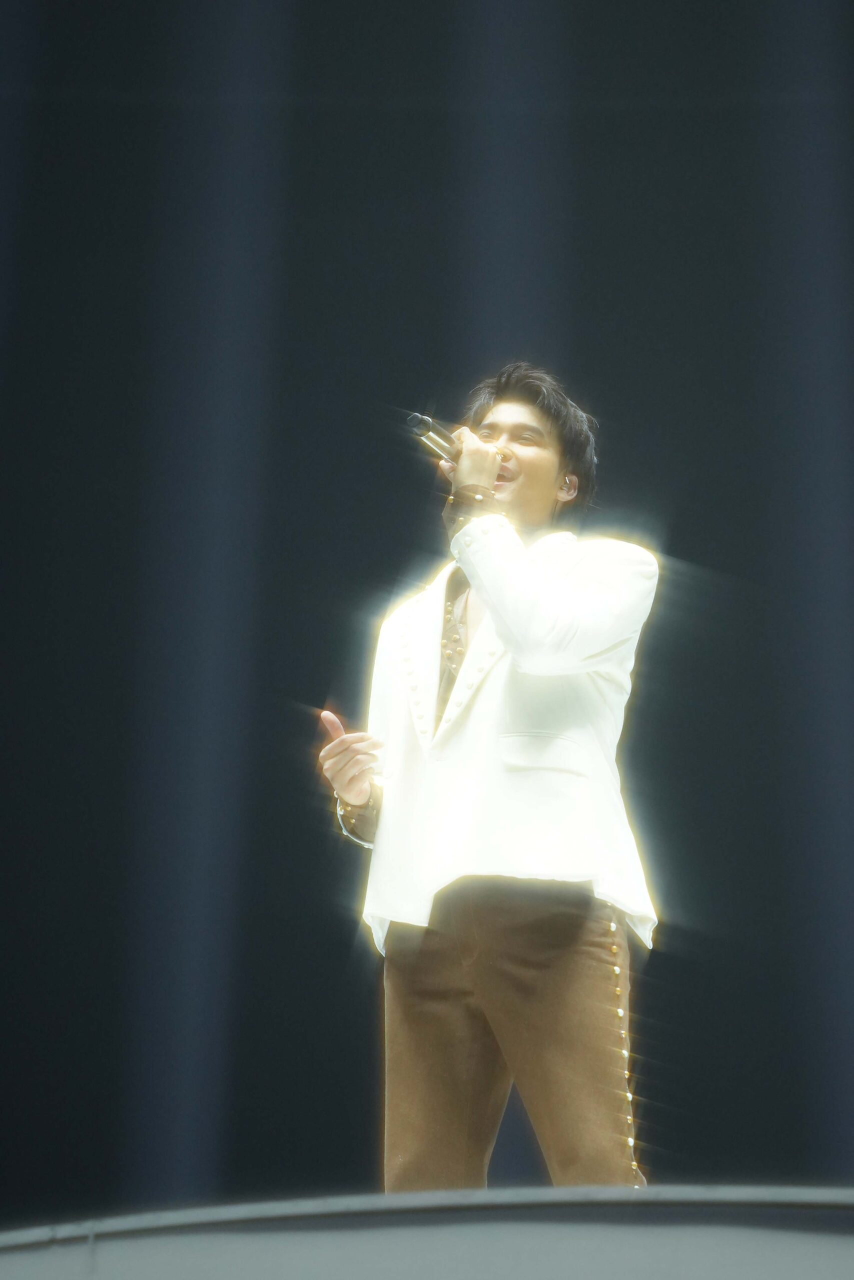 Nont Tanon Arena Encore 31 scaled รวบภาพบรรยากาศคอนเสิร์ต "NONT TANONT : ARENA ENCORE" พร้อมประกาศ EP.04 ปีหน้าบุก “สนามราชมังฯ”