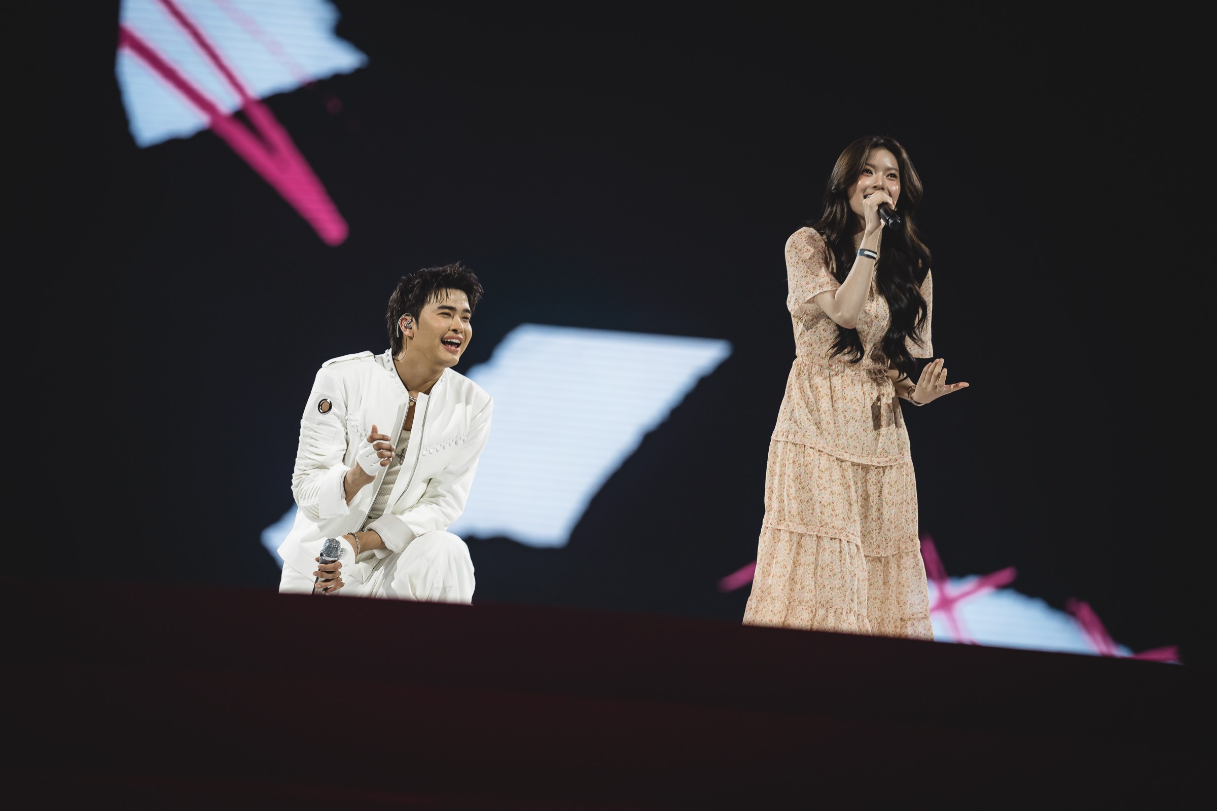 Nont Tanon Arena Encore 36 รวบภาพบรรยากาศคอนเสิร์ต "NONT TANONT : ARENA ENCORE" พร้อมประกาศ EP.04 ปีหน้าบุก “สนามราชมังฯ”