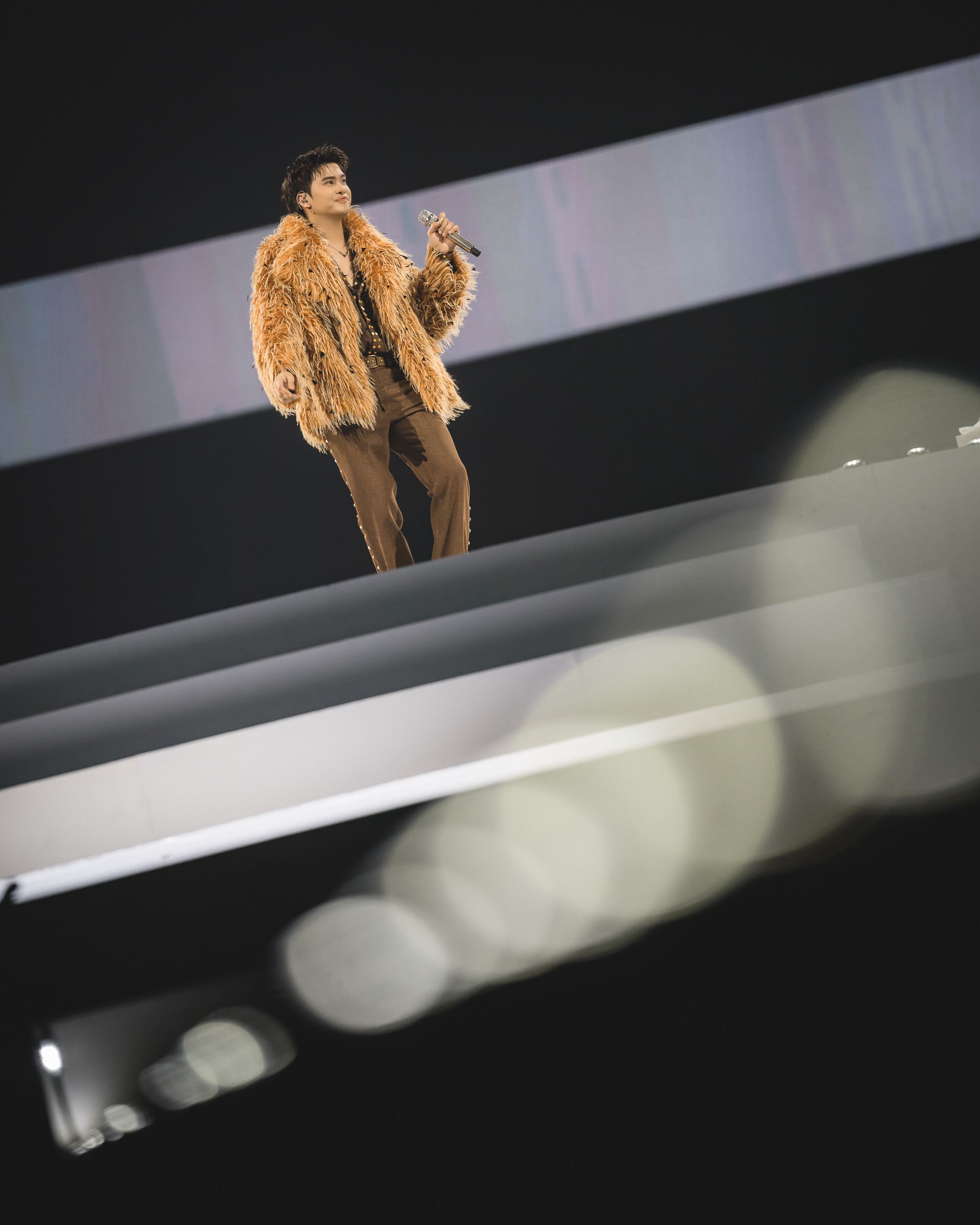 Nont Tanon Arena Encore 39 รวบภาพบรรยากาศคอนเสิร์ต "NONT TANONT : ARENA ENCORE" พร้อมประกาศ EP.04 ปีหน้าบุก “สนามราชมังฯ”