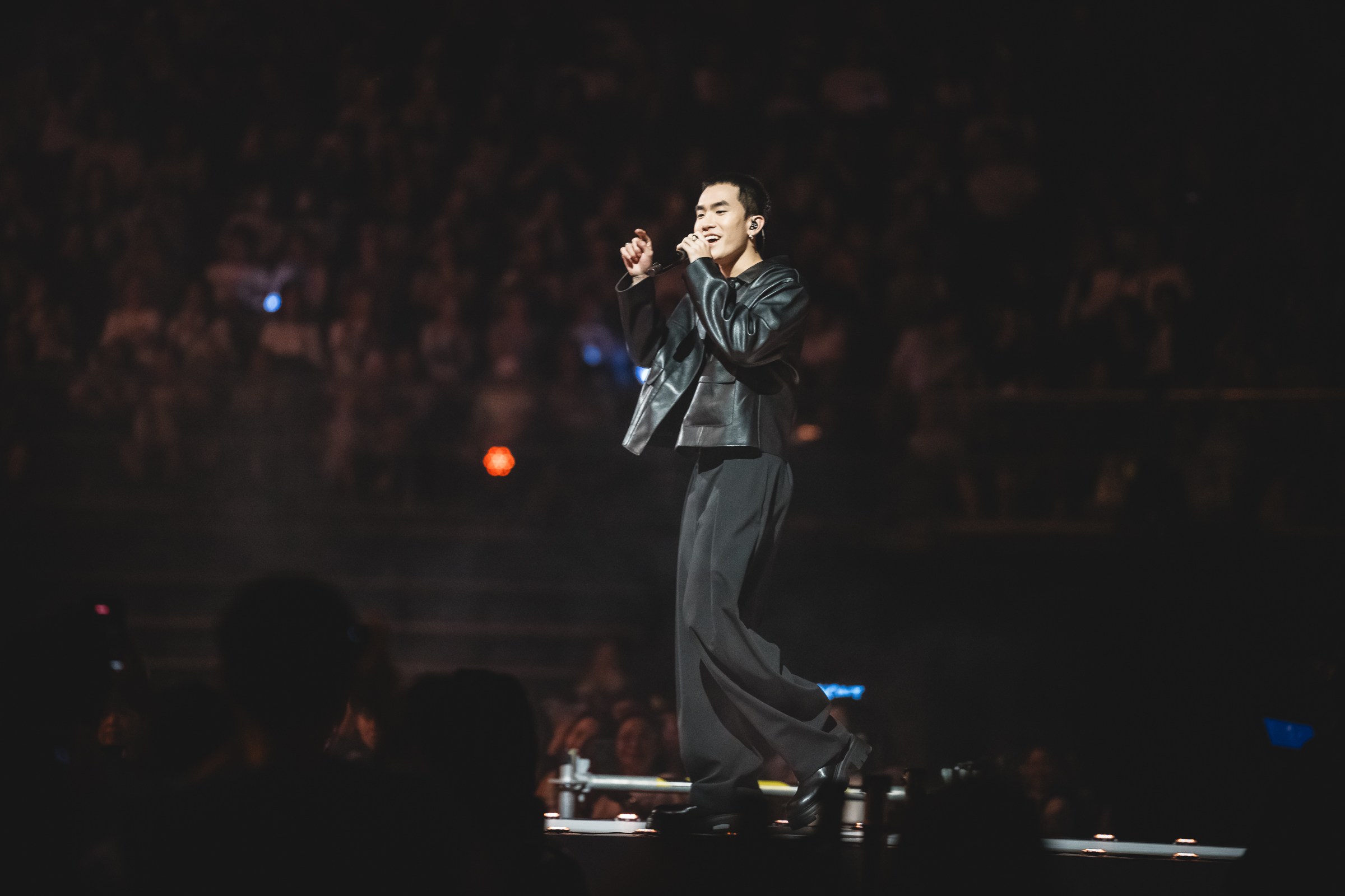 Nont Tanon Arena Encore 41 รวบภาพบรรยากาศคอนเสิร์ต "NONT TANONT : ARENA ENCORE" พร้อมประกาศ EP.04 ปีหน้าบุก “สนามราชมังฯ”