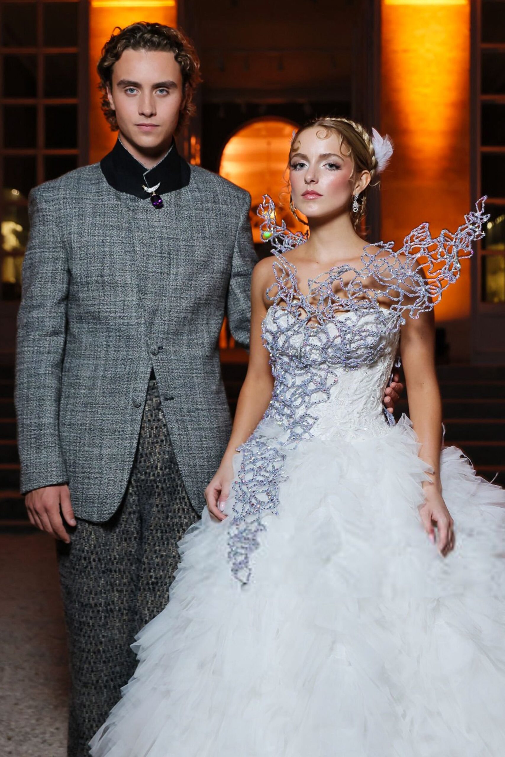 THG SOTR นิทรรศกาลElegance is Authority 04 scaled “The Hunger Games” บุกปารีสแฟชั่นวีค ยกทัพคอสตูมสุดอลัง โชว์พลัง “แต่งองค์ทรงอำนาจ”
